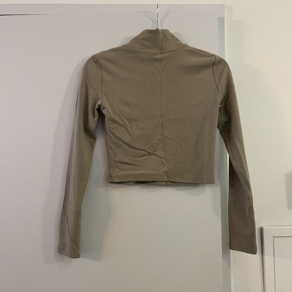 Sunday Best, cropped long sleeve - Picture 2 of 3